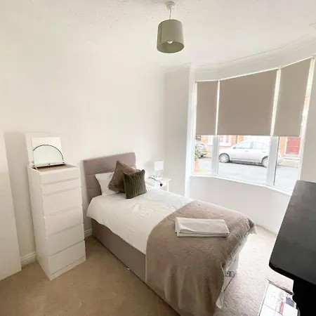 3 Bed Sofa Sleeps 6 Nyaraló